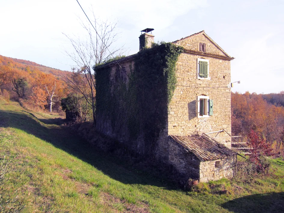 Villa Robur original state, unrenovated ruin circa 2012
