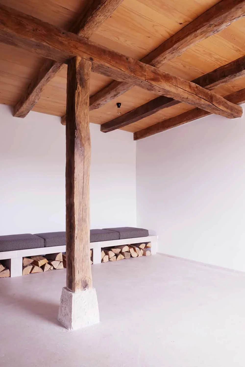 Freestanding bathtub in master en-suite